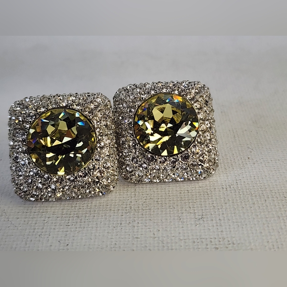 Kenneth Jay Lane large clipon earrings - Picture 6 of 9